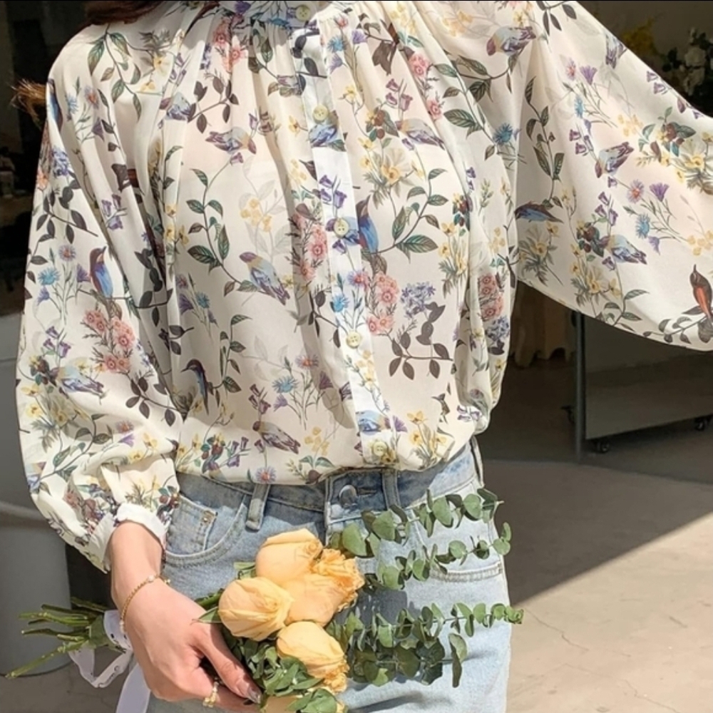DAZY Floral Blouse with Soft Hues